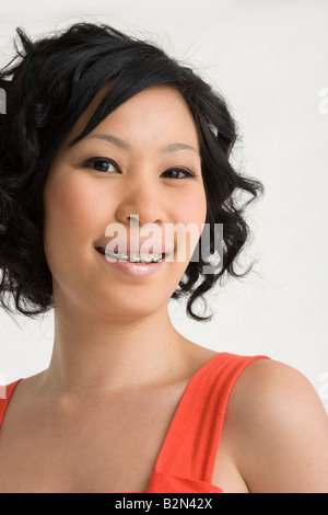 Portrait of a young woman smiling Banque D'Images