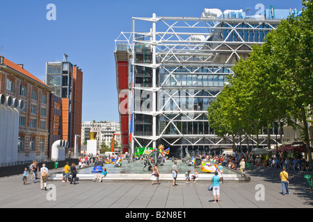 Place Igor Stravinsky et Centre Pompidou Paris France Banque D'Images