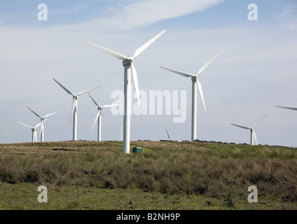 Les éoliennes Vestas fournissant diverses sources d'énergie renouvelables à Coal Clough, éoliennes, près de Cliviger Burnley, Lancashire, Angleterre Banque D'Images