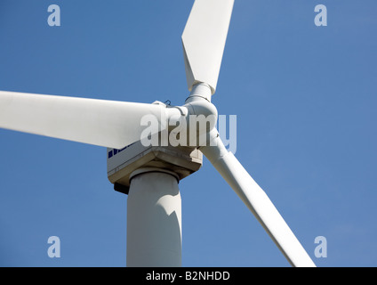 Une éolienne Vestas diversifiée fournissant l'énergie renouvelable au parc Clough de charbon, près de Cliviger, Burnley, Lancashire, Angleterre Banque D'Images