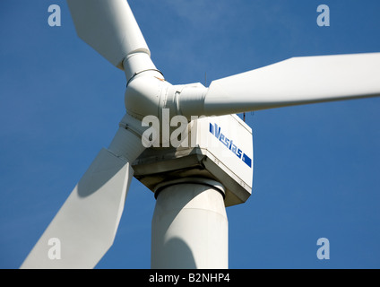 Une éolienne Vestas diversifiée fournissant l'énergie renouvelable au parc Clough de charbon, près de Cliviger, Burnley, Lancashire, Angleterre Banque D'Images