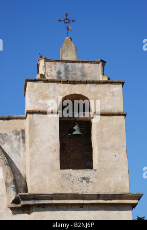 L'un des deux clochers de l'Hotel San Carlos Borromeo de Carmelo Carmel Mission Californie Banque D'Images