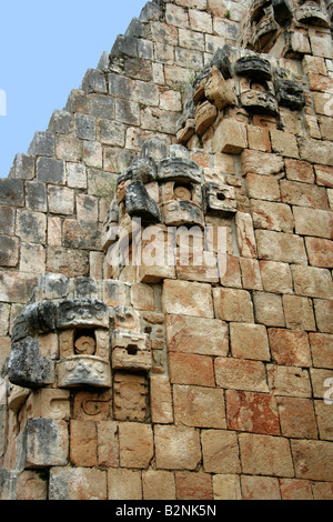 Décorations de l'architecture maya, site archéologique d'Uxmal, péninsule du Yucatan, au Mexique. Banque D'Images