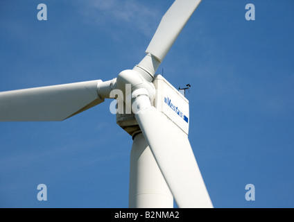 Une éolienne Vestas diversifiée fournissant l'énergie renouvelable au parc Clough de charbon, près de Cliviger, Burnley, Lancashire, Angleterre Banque D'Images