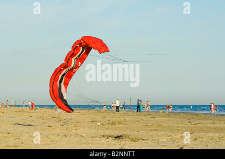 Flying kite West Wittering West Sussex UK Banque D'Images