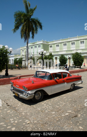 American Vintage Classic car à Trinidad, Cuba. Banque D'Images