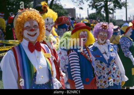Des clowns À LA 25E GRANDE PARADE DU CIRQUE SHOWGROUNDS À Milwaukee au Wisconsin Banque D'Images