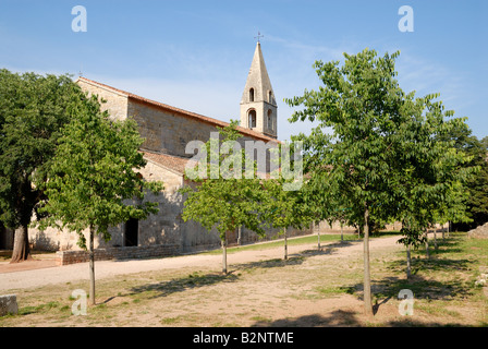 Cloître cistercien médiéval Le Thoronet dans southren France Banque D'Images