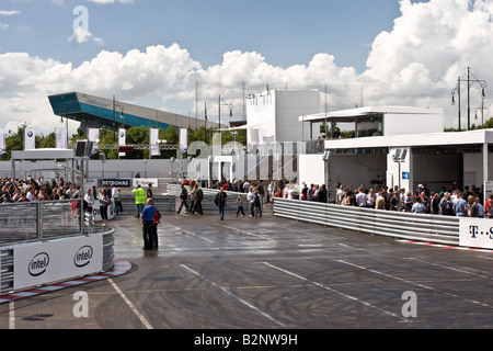 La BMW Sauber F1 Pit Lane Park au centre Trafford, Manchester. Banque D'Images