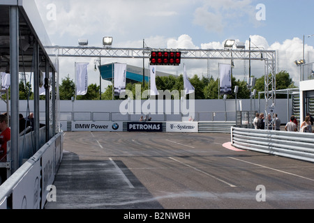 La BMW Sauber F1 Pit Lane Park au centre Trafford, Manchester. Banque D'Images