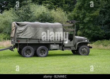 La Seconde Guerre mondiale, 2 camion de l'armée, avec une mitrailleuse montée sur l'arrière, à un spectacle dans le Lancashire. Banque D'Images