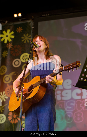 Beth Orton performing live at The Big Chill Festival 2008, Eastnor Castle Herefordshire Banque D'Images