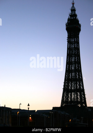 La tour de Blackpool à l'aube d'un matin d'hiver Banque D'Images