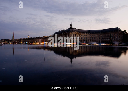 Europe France Bordeaux Place de la Bourse nuit Banque D'Images