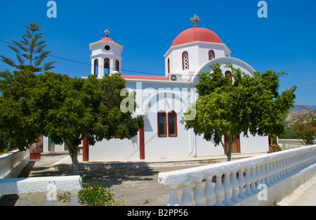 Grande église de village de Myrtos sur l'île grecque de Crète Méditerranée UE GR Banque D'Images