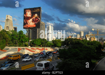 Avis de Sabana Grande, vu depuis le pont en face du Jardin Botanique, Caracas, Venezuela, Amérique du Sud Banque D'Images