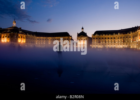 Europe France Bordeaux Place de la Bourse nuit Banque D'Images