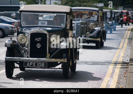 Cavalcade de voitures classiques, sur le point de départ de Belfast à Portrush Banque D'Images