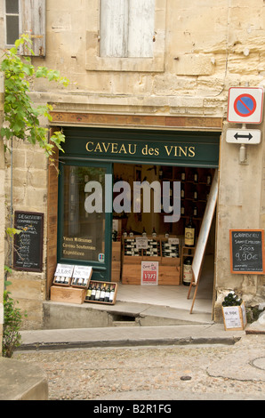 De l'extérieur d'un magasin de vin à Saint Emilion. Gironde. France Banque D'Images