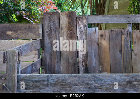 Bac à compost fait de palettes de pin recyclées Adel Leeds West Yorkshire Angleterre Angleterre Europe Banque D'Images