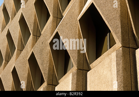 Extérieur de l'immeuble moderniste dans la ville blanche, vue de côté détail, Tel Aviv, Israël, Moyen Orient Banque D'Images