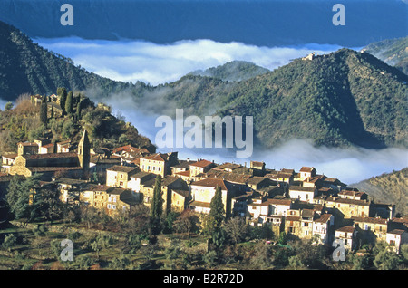 Village perché de La Tour sur Tinee ALpes-Maritimes 06 Parc national du Mercantour PACA France Europe Banque D'Images