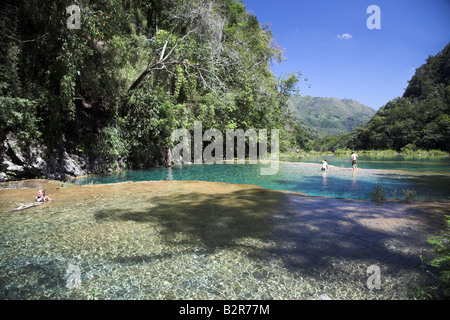 Les piscines naturelles à Semuc Champey National Park, à Semuc Champey dans le Guatemala. Banque D'Images