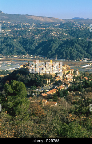 Village perché de Gattieres près de Nice vallée du Var ALpes-Maritimes 06 Cote d'azur PACA France Europe Banque D'Images