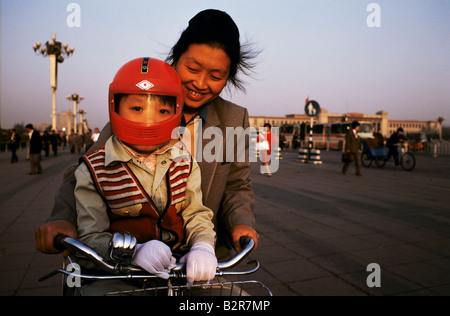 La mère et l'enfant chinois sur location Banque D'Images