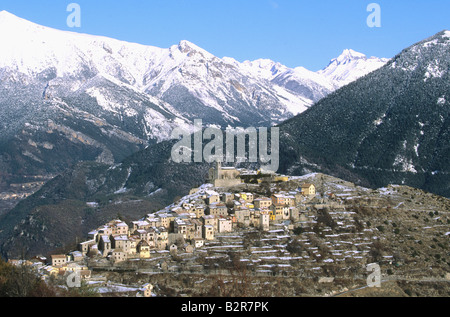 Petit village perché d'Ilonse Alpes-Maritimes 06 parc national du Mercantour Paca France Europe Banque D'Images