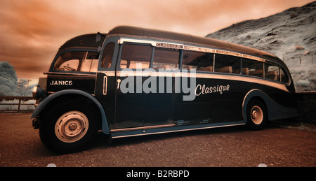 Image infrarouge de Leyland Bus, Isle of Harris, Hébrides, Ecosse, Royaume-Uni Banque D'Images