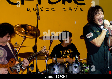 Le célèbre groupe de rock Thaï - Le Silly Fools en concert. Bangkok, Thaïlande Banque D'Images