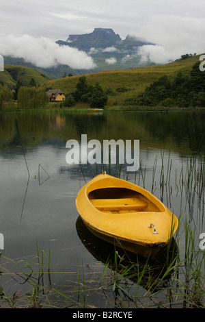 Canoë dans la Drakensburg, KwaZulu-Natal Banque D'Images