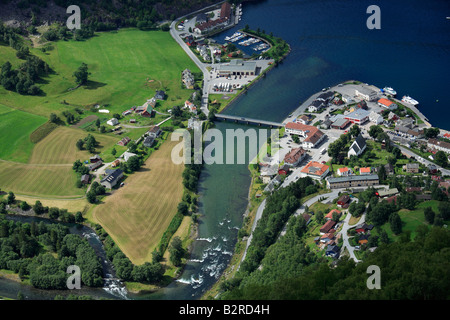 Aurlandsfjorden Tysse Norvège ville Vue aérienne Banque D'Images