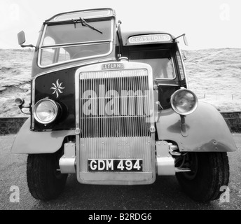 Image infrarouge de Leyland Bus, Isle of Harris, Hébrides, Ecosse, Royaume-Uni Banque D'Images