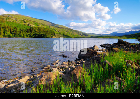 Llynnau Mymbyr près de Capel Curig dans le Nord du Pays de Galles à la fin de soirée sunshine Banque D'Images