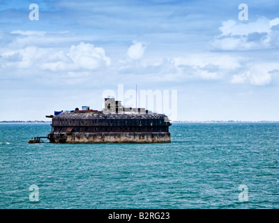 Sable cheval fort dans le Solent à l'entrée du port de Portsmouth, Angleterre, RU Banque D'Images
