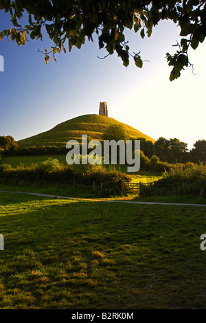 St Michaels Tower sur Tor de Glastonbury dans le Somerset en Angleterre Banque D'Images