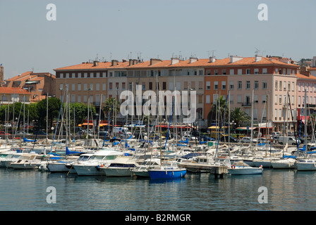 Marina à Saint-Raphaël, dans le sud de la France Banque D'Images