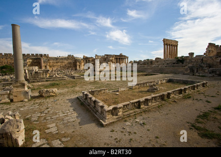 La grande cour à des ruines romaines de Baalbeck au Liban Banque D'Images