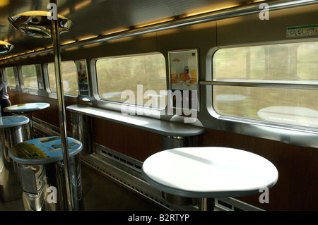 L'intérieur de la voiture-buffet sur le train Eurostar Banque D'Images