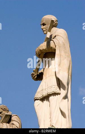 L'un des chiffres sur l'Église Hofkirche dans la vieille ville de Dresde. Banque D'Images