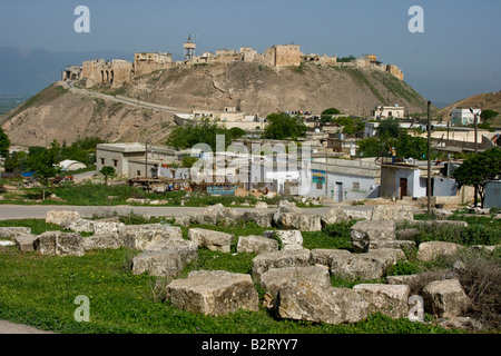 Qalaat Madiq château arabe dans les ruines d'Apamée de Syrie Banque D'Images