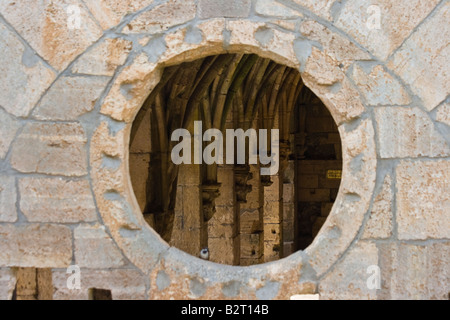 Fenêtre dans un couloir voûté à l'intérieur Crak Des Chevaliers ou Al Hosn château des Croisés en Syrie Banque D'Images