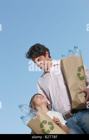 Père et fils le recyclage Banque D'Images