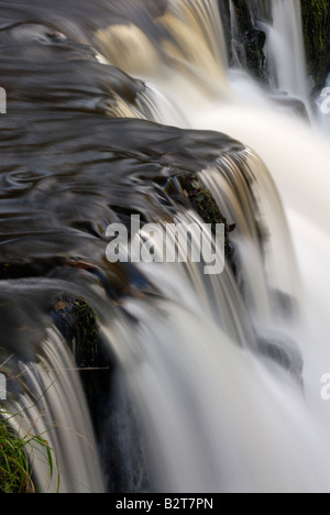 Cascade dans les Brecon Beacons Banque D'Images