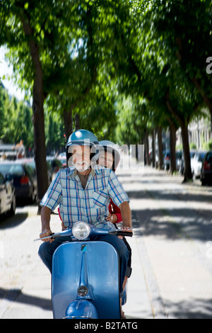 Couple en scooter Banque D'Images