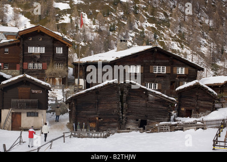 Maisons en bois traditionnel, Zum See, Zermatt, Valais, Suisse Banque D'Images