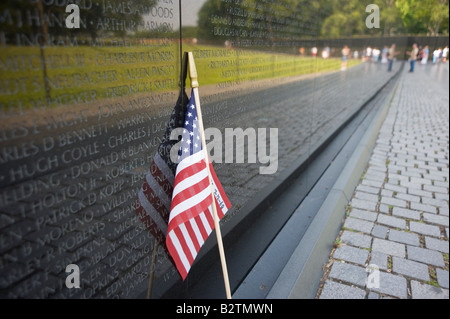 Drapeau américain Vietnam War Memorial Washington DC USA Banque D'Images