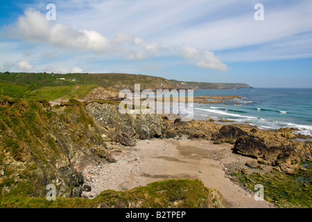 Recherche le long de la côte vers Cornwall Kennack Sands Banque D'Images